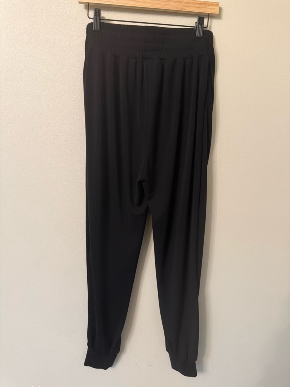 Cinq à Sept Gizele Matte Jersey Tie Front Jogger Pants Black Size M - Picture 6 of 7